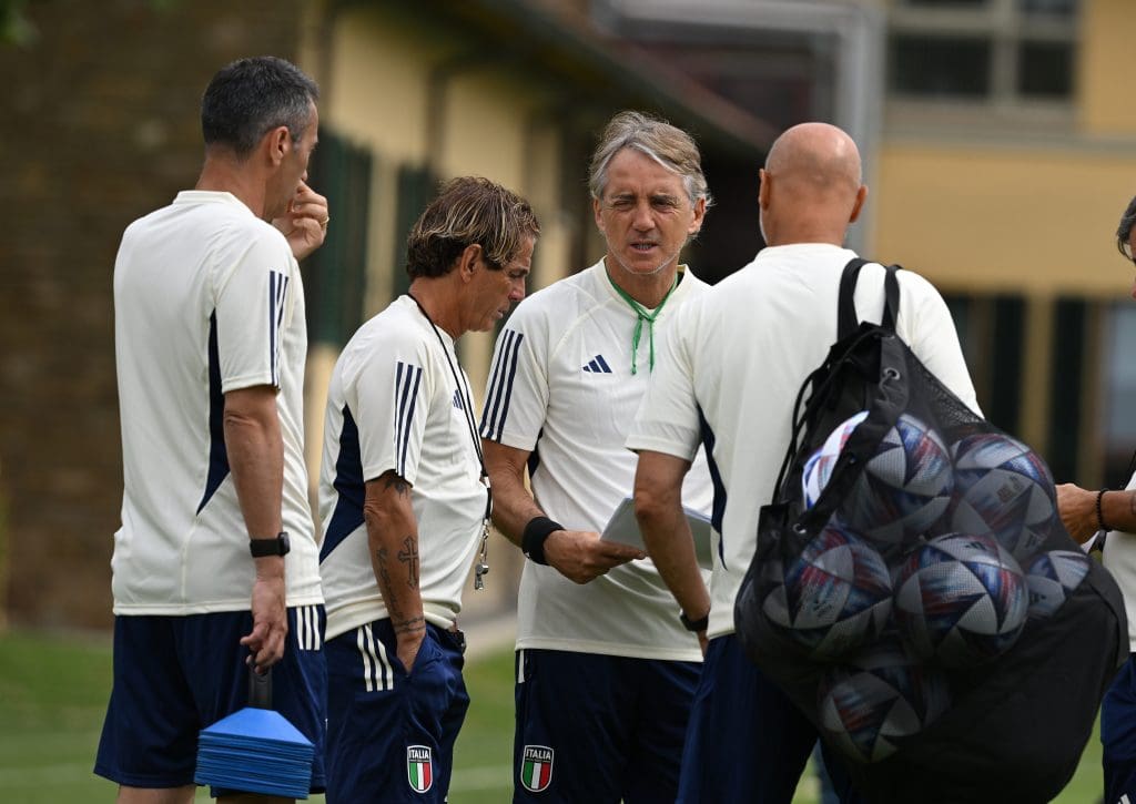 Roberto Mancini y su staff saben de la importancia del duelo ante España.