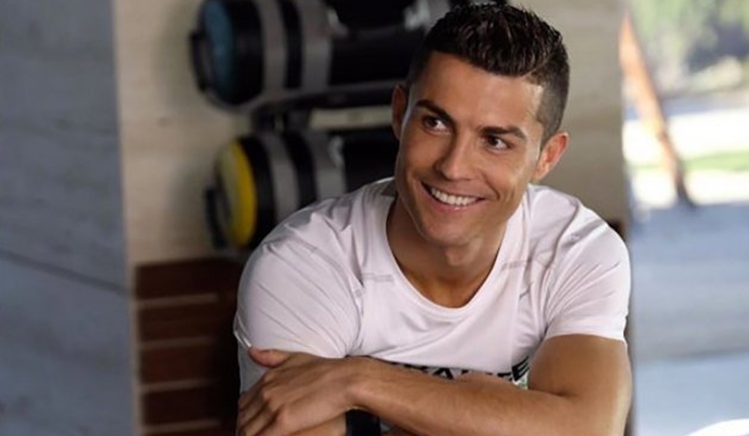 cristiano ronaldo 1400 millones dolares