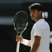 Carlos Alcaraz lesión tiempo Wimbledon
