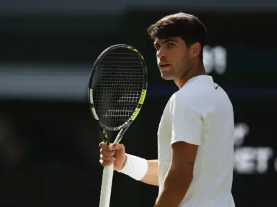 Carlos Alcaraz lesión tiempo Wimbledon
